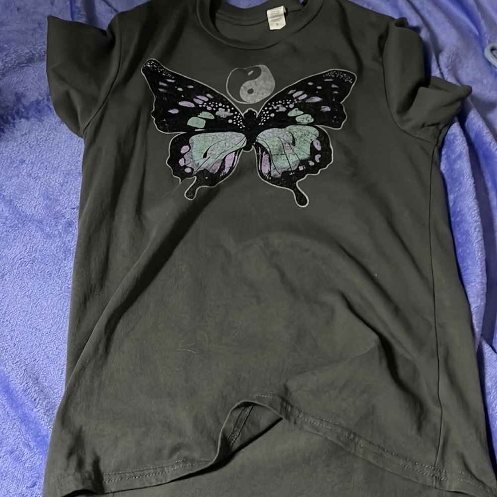 Grey t-shirt